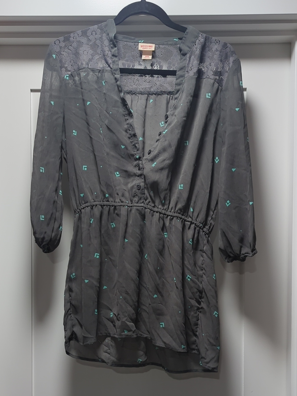 Mossimo Supply Co. Gray Blouse with Teal Motif